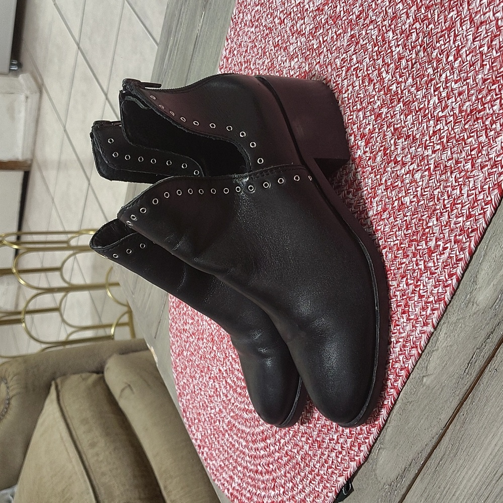 Chelsea & Violet Black Leather Ankle Boots Size Women's 5.5